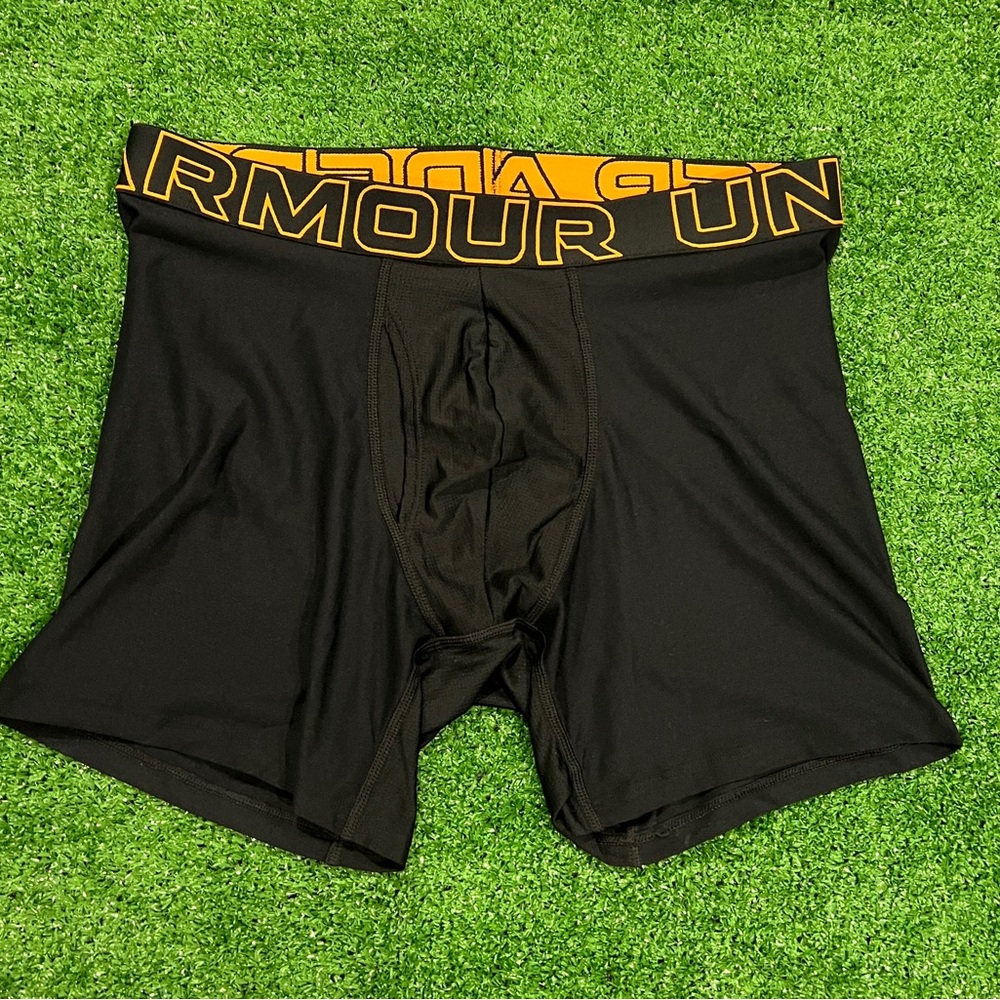⭐️🩲 MEDIUM BLACK UNDER ARMOUR BOXER BRIEFS
